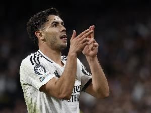 马卡报：尽管有本菲卡、费内巴切等队邀请，但迪亚斯决定留在皇马